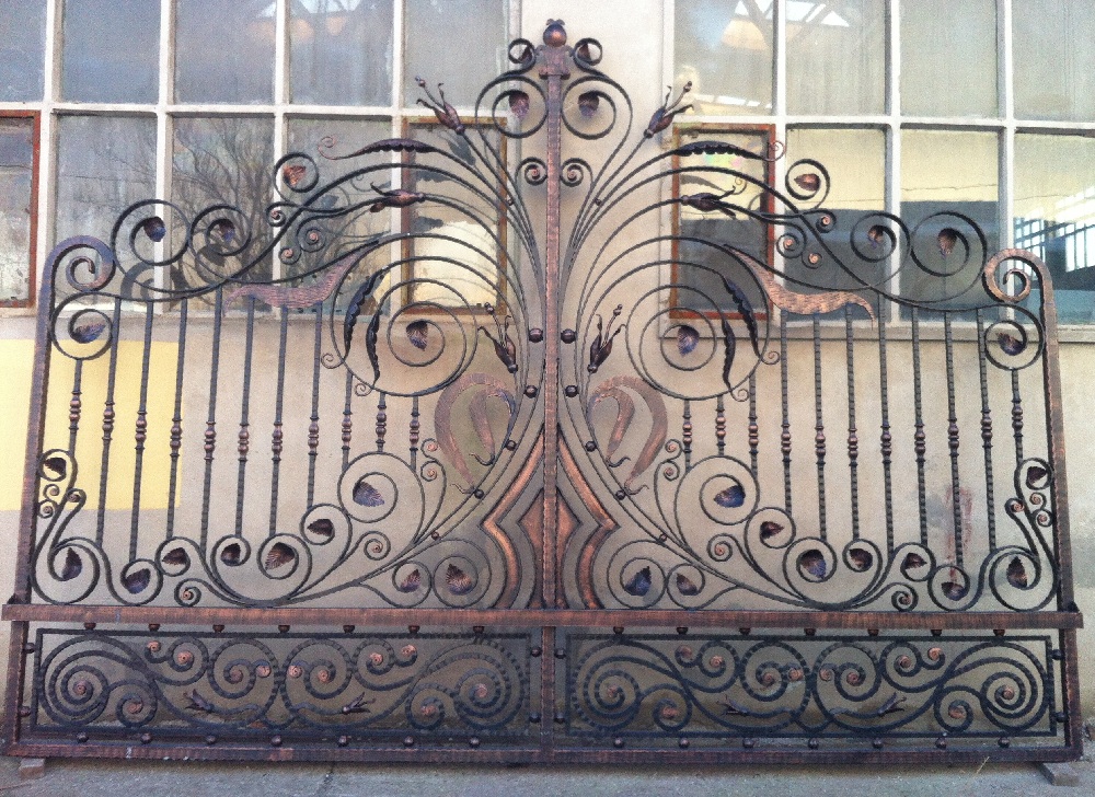 Angajam muncitor in domeniul confectiilor metalice si fier forjat